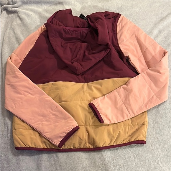 The North Face Quilted Pullover Hoodie - Picture 8 of 9